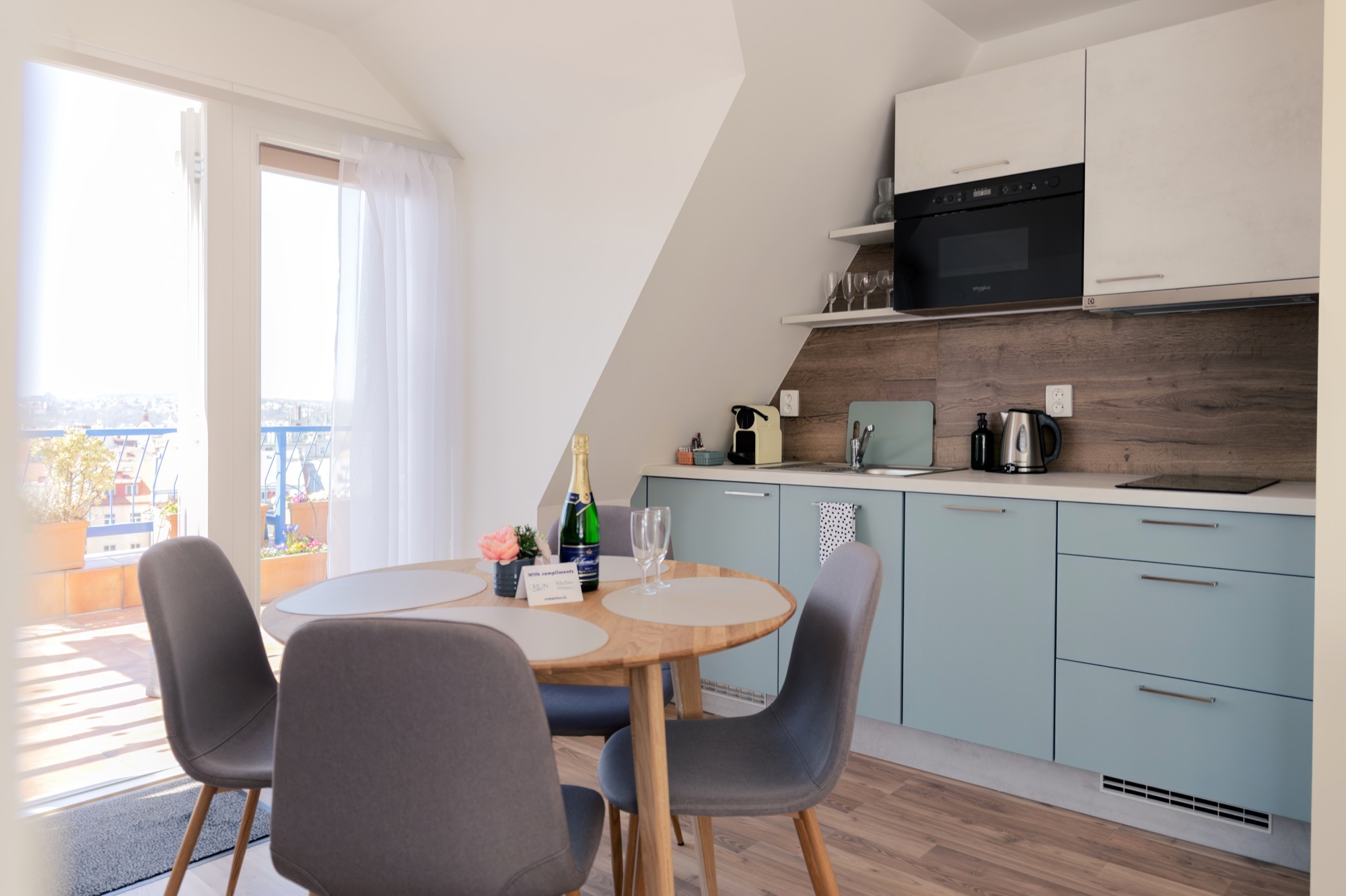 Střešní Apartmán s terasou a výhledem na Prahu